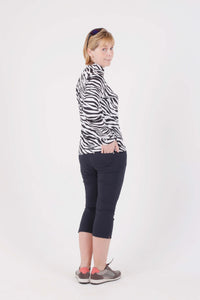 Black Ladies Golfing Capri trousers are perfect for your ladies golfing wardrobe.    Matched with the JRB Ladies Golf shirts in various stunning designs and you will look amazing when out playing on the golf course.  When searching for golf clothes for women, these black capri trouser are so popular especially for teams.