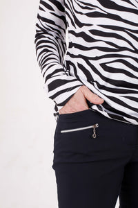 Black Ladies Golfing Capri trousers are perfect for your ladies golfing wardrobe.    Matched with the JRB Ladies Golf shirts in various stunning designs and you will look amazing when out playing on the golf course.  When searching for golf clothes for women, these black capri trouser are so popular especially for teams.